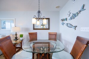 Bloc d'apartaments, 2 dormitoris | Servei de restauració