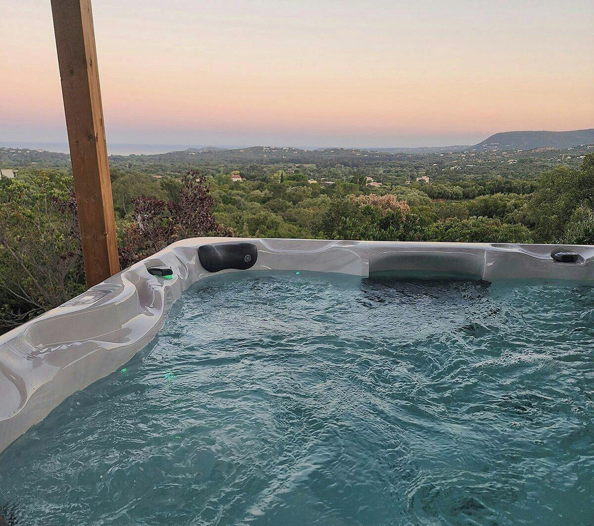Bain à remous extérieur