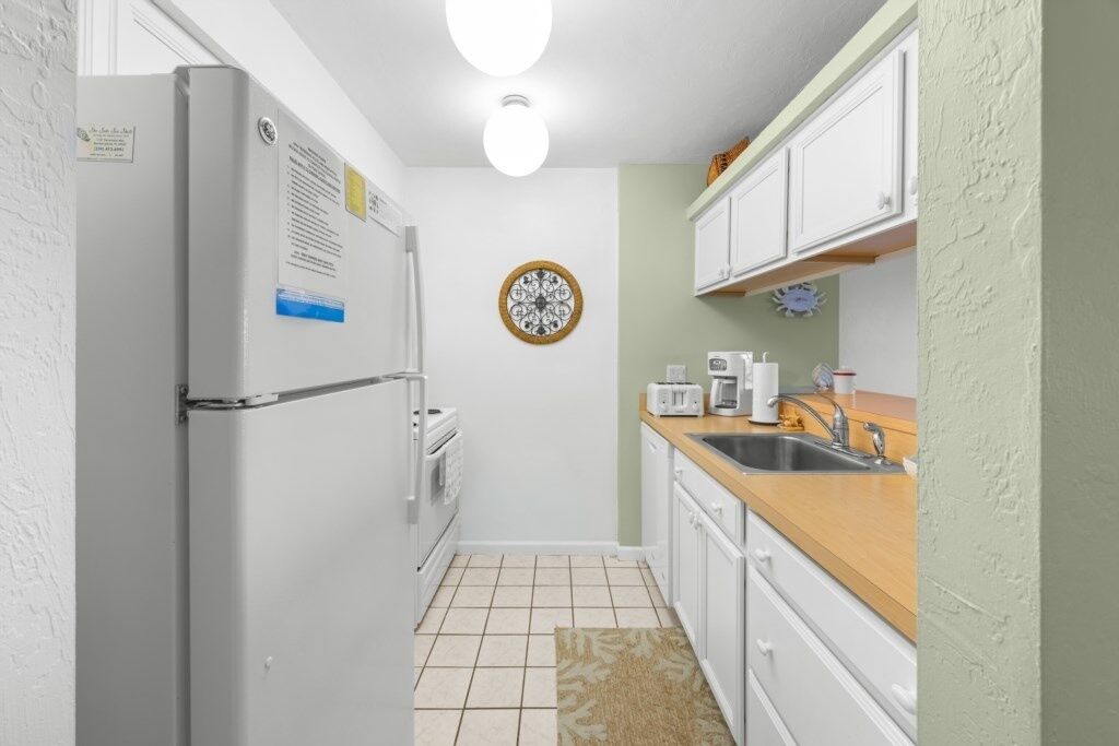 Condo, 2 Bedrooms | Private kitchen