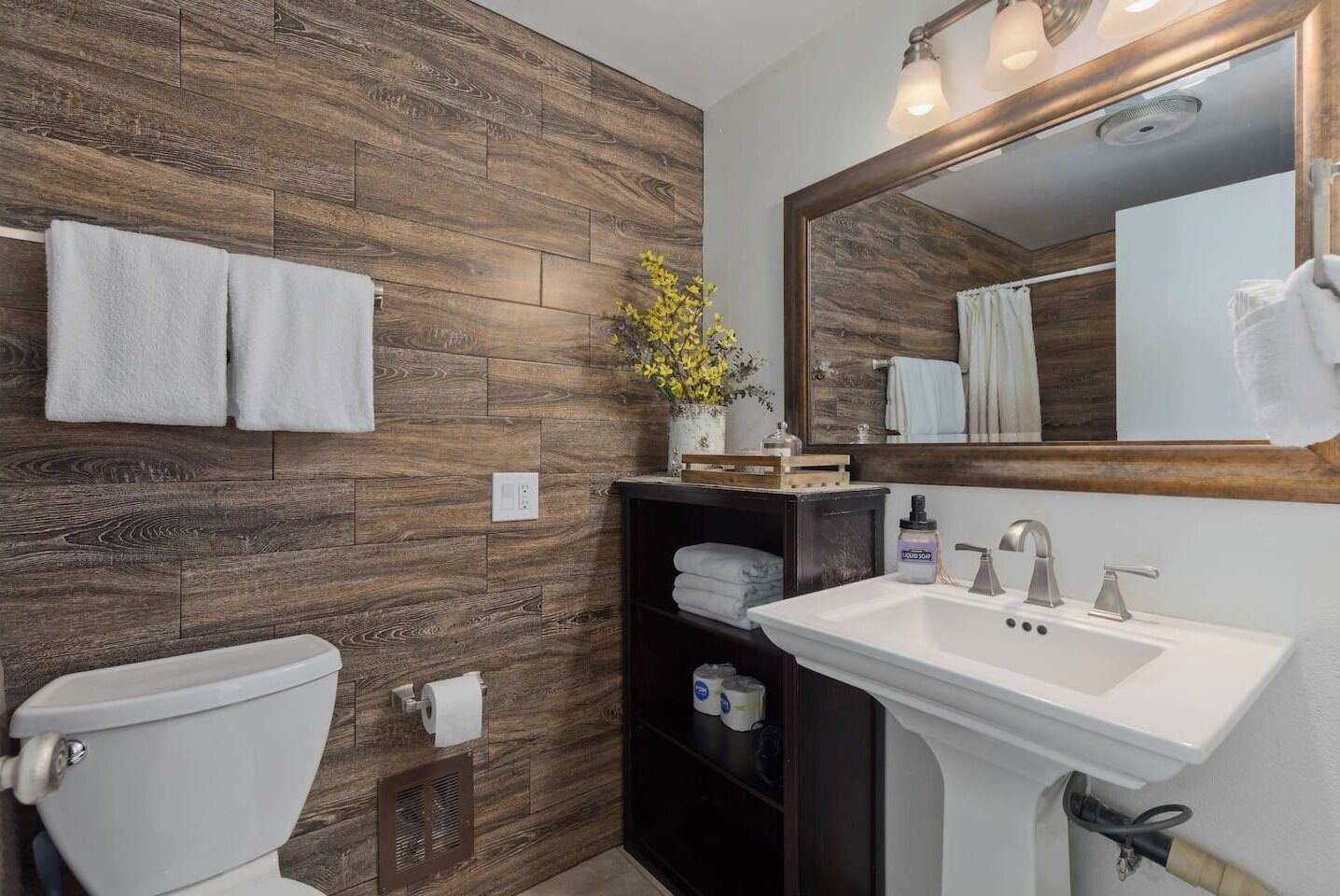 Stylish Bathroom for a Relaxing Stay! 