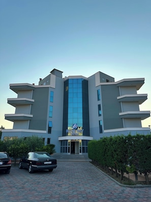 Exterior - Blue Sky (Golem)