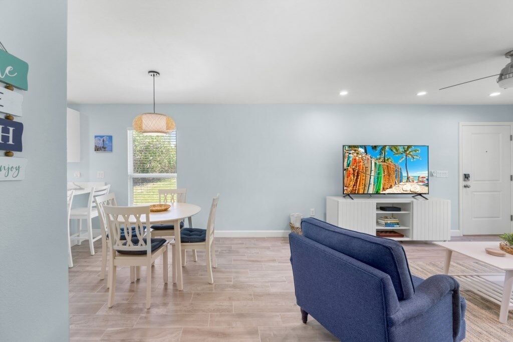 Condo, 2 Bedrooms | Living area