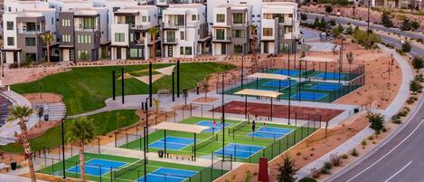 House, Multiple Bedrooms | Sport court
