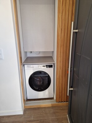 Unclassified image, 2 of 23, button