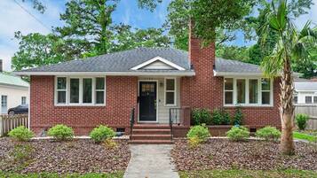 House, 3 Bedrooms | Exterior