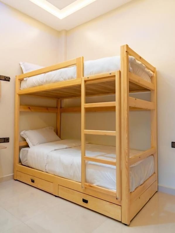 Shared Dormitory | WiFi (free) - Sound of the Ocean - Musical Hostel (Aourir)