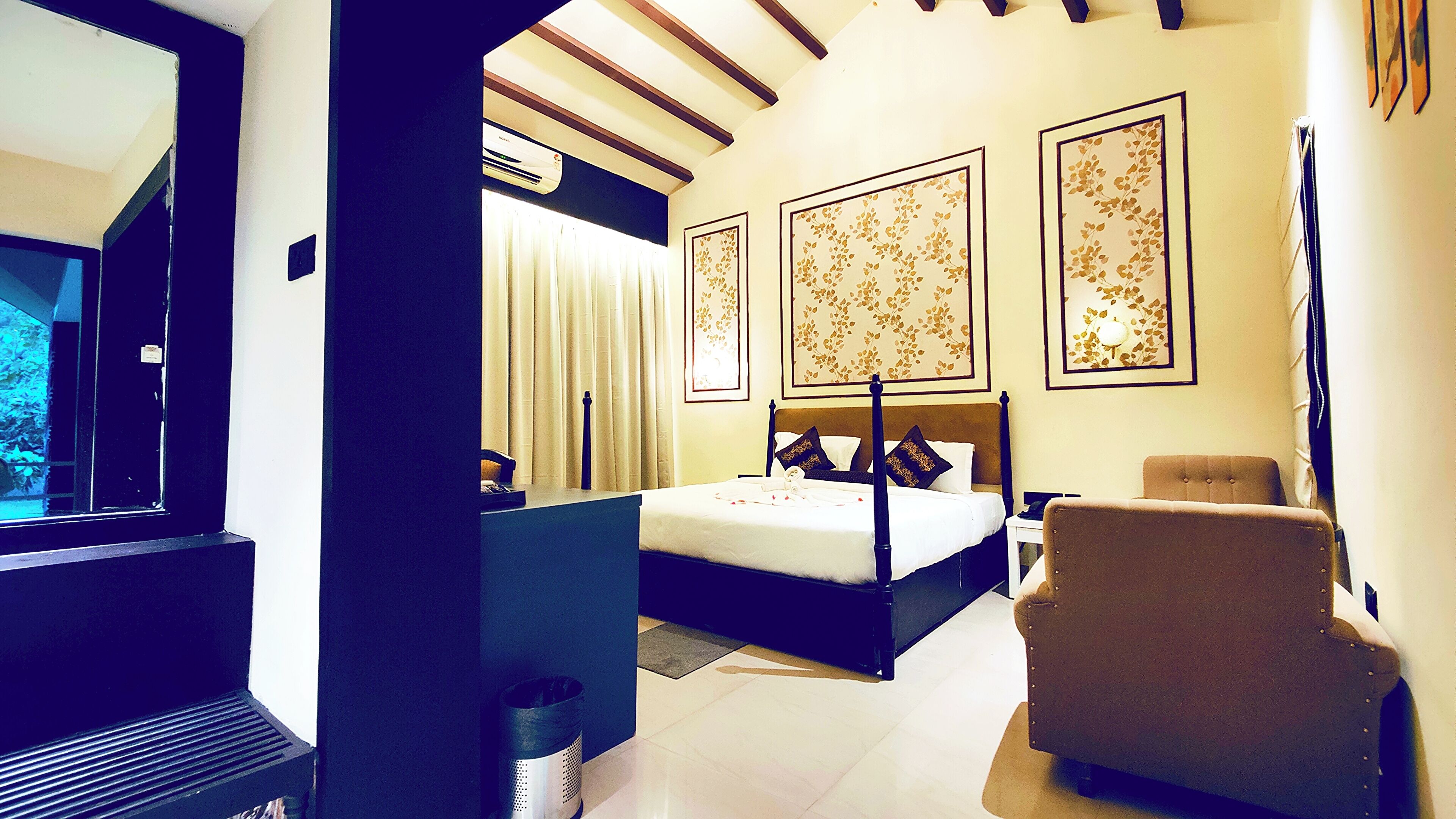 Luxury Double Room, Garden View | Desk, laptop workspace, soundproofing, iron/ironing board (on request)