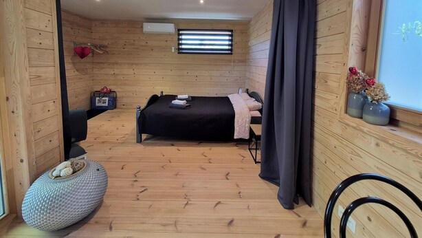 1 bedroom, bed sheets - Beautiful Tiny House in Chimay (Chimay)