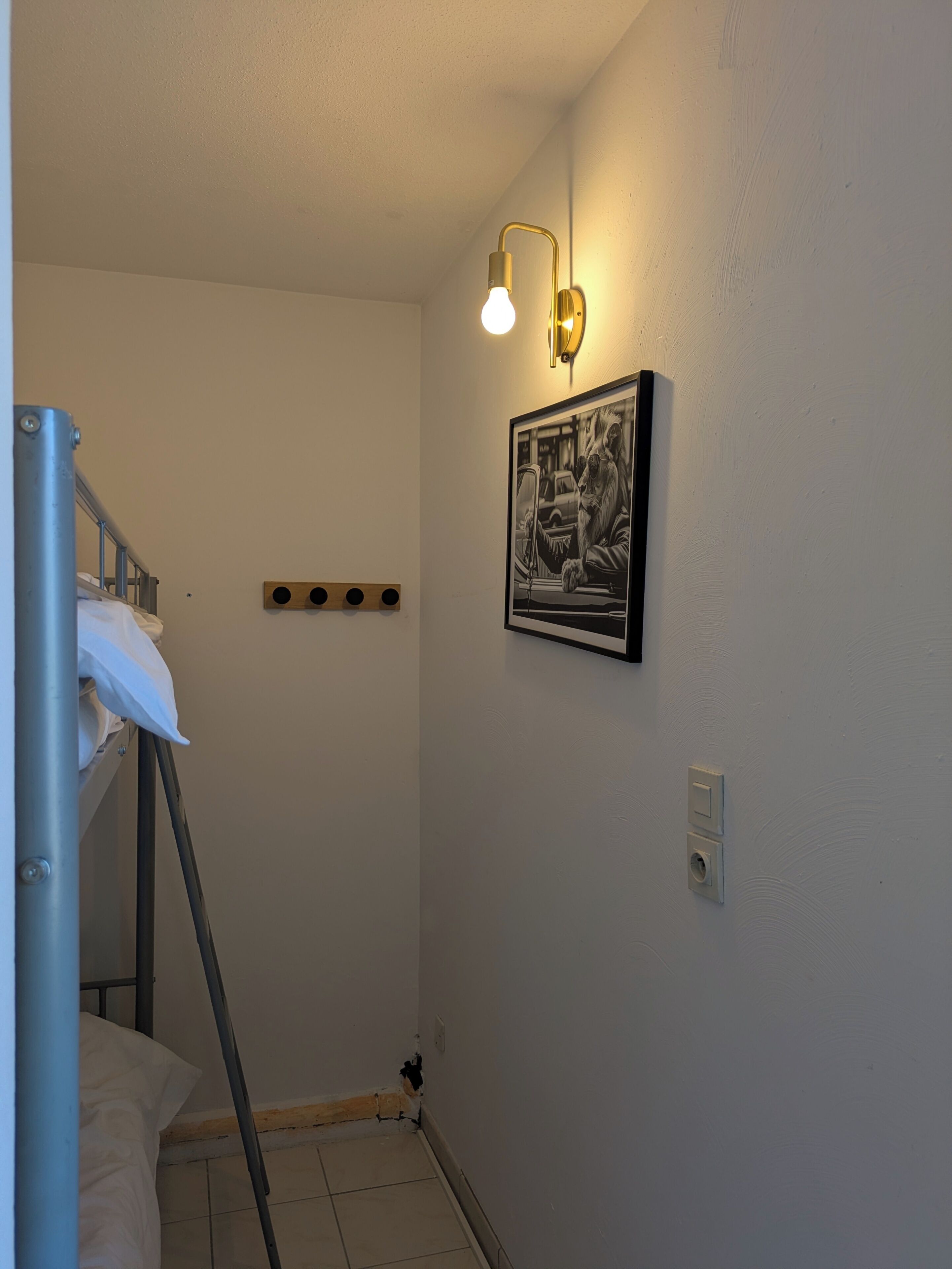 3 bedrooms, iron/ironing board, bed sheets