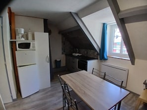 Private kitchen - Vrbo Property (sainte marie de campan)