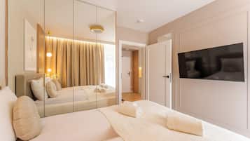 Leilighet – deluxe, privat bad, ved stranden | Skrivebord for bærbar PC, blendingsgardiner og strykejern/-brett