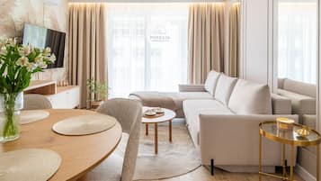 Leilighet – deluxe, privat bad, ved stranden | Oppholdsområde