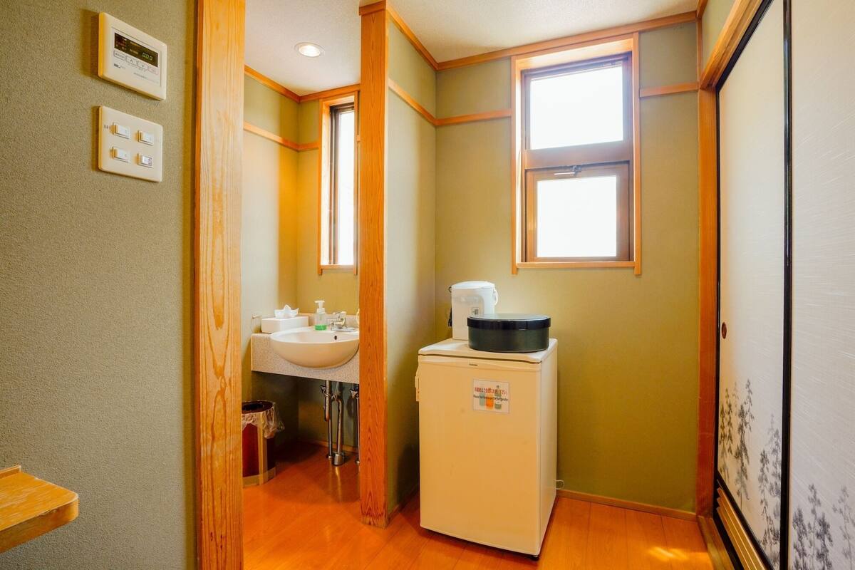Towels, toilet paper
