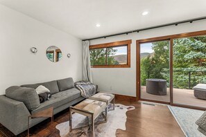 Smart TV, fireplace, video games, offices