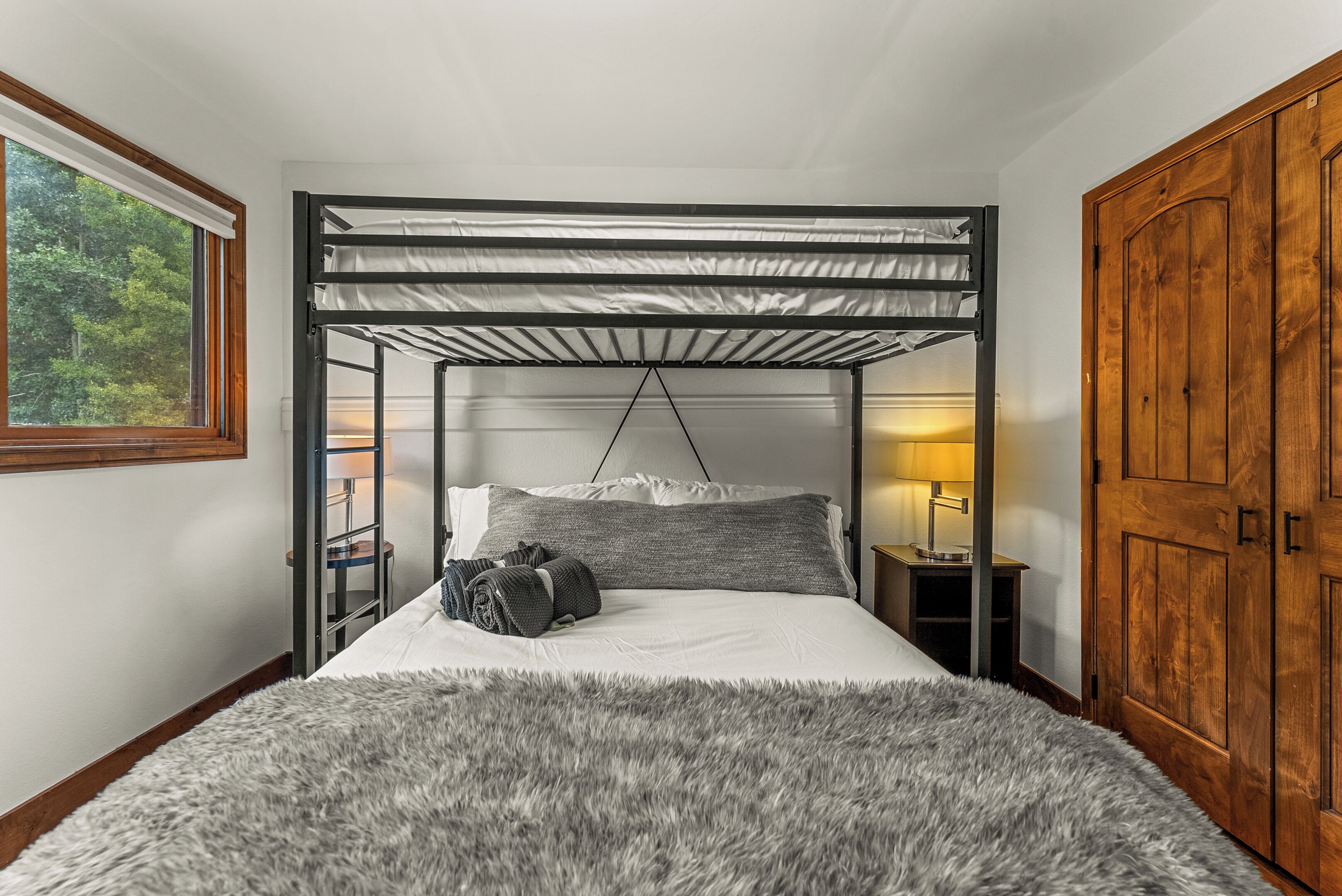 6 Schlafzimmer, Schreibtisch, Bügeleisen/Bügelbrett, kostenloses WLAN