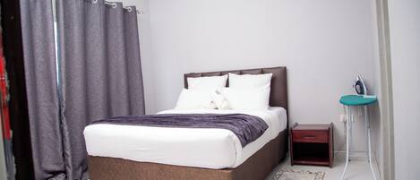 2 bedrooms, iron/ironing board, WiFi, bed sheets