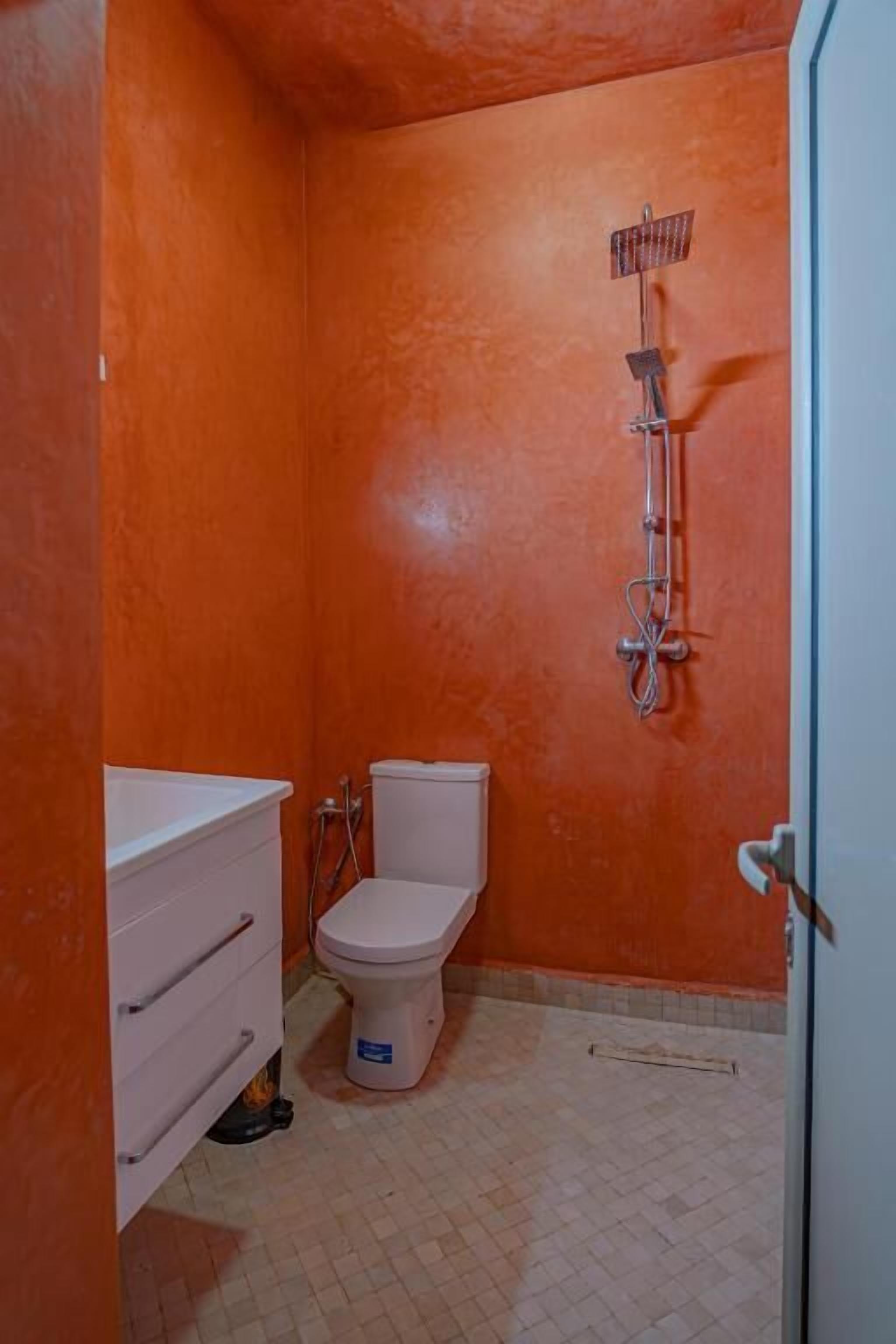 Economy Double Room, Courtyard View | Bathroom