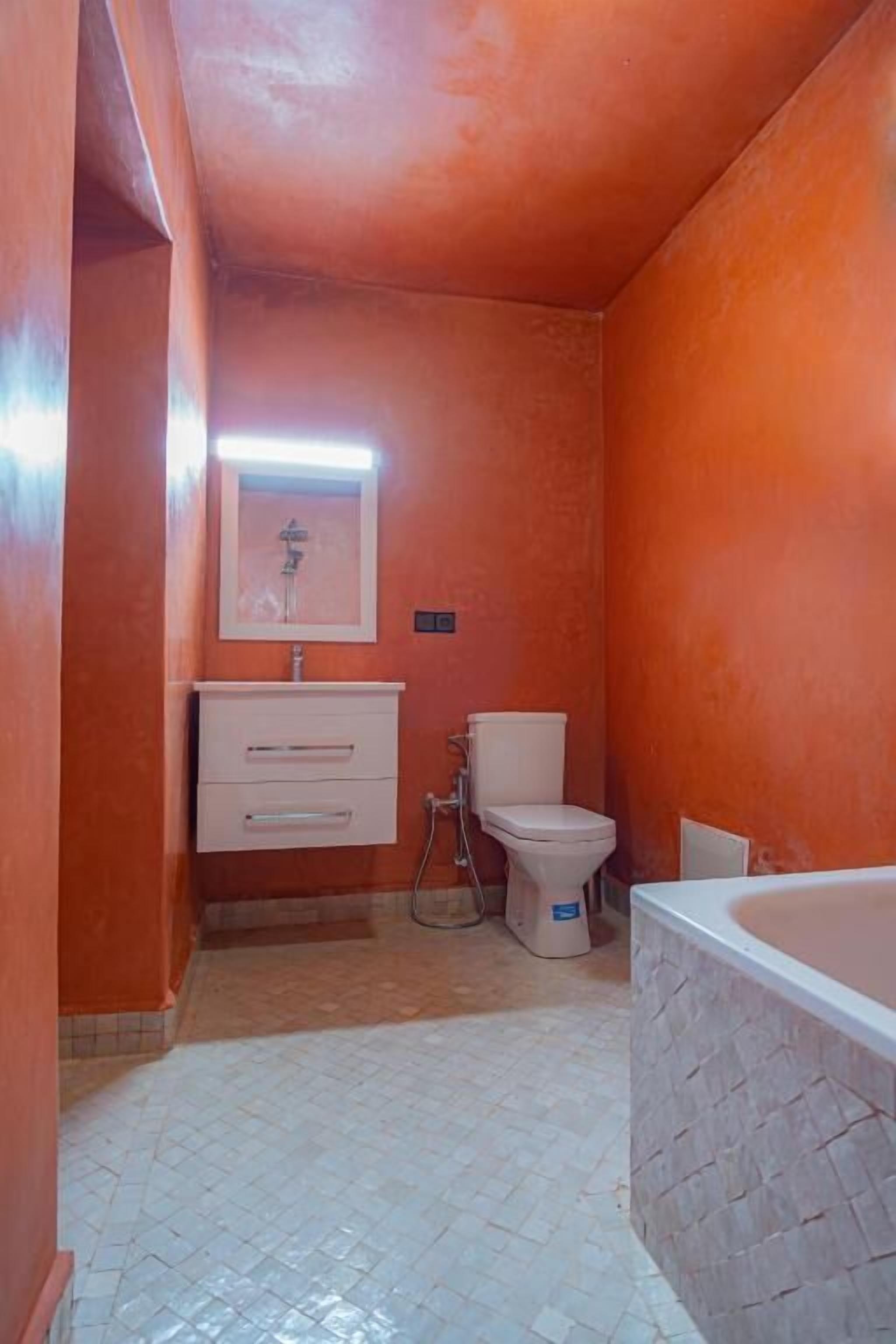Triple Room, Courtyard View | Bathroom | Free toiletries