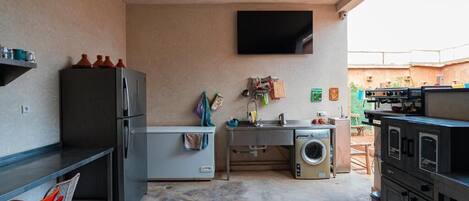 Fridge, microwave, stovetop, cookware/dishes/utensils