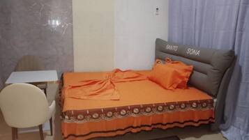 Double Room, City View | Soundproofing, iron/ironing board, free WiFi
