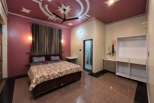 Fantastic room in Dehradun perfect for your getaway.
