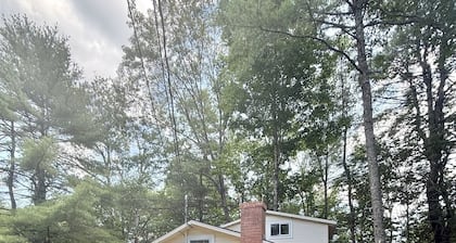 Steps away from a shared sandy beach! Boat slip on Thomas Pond