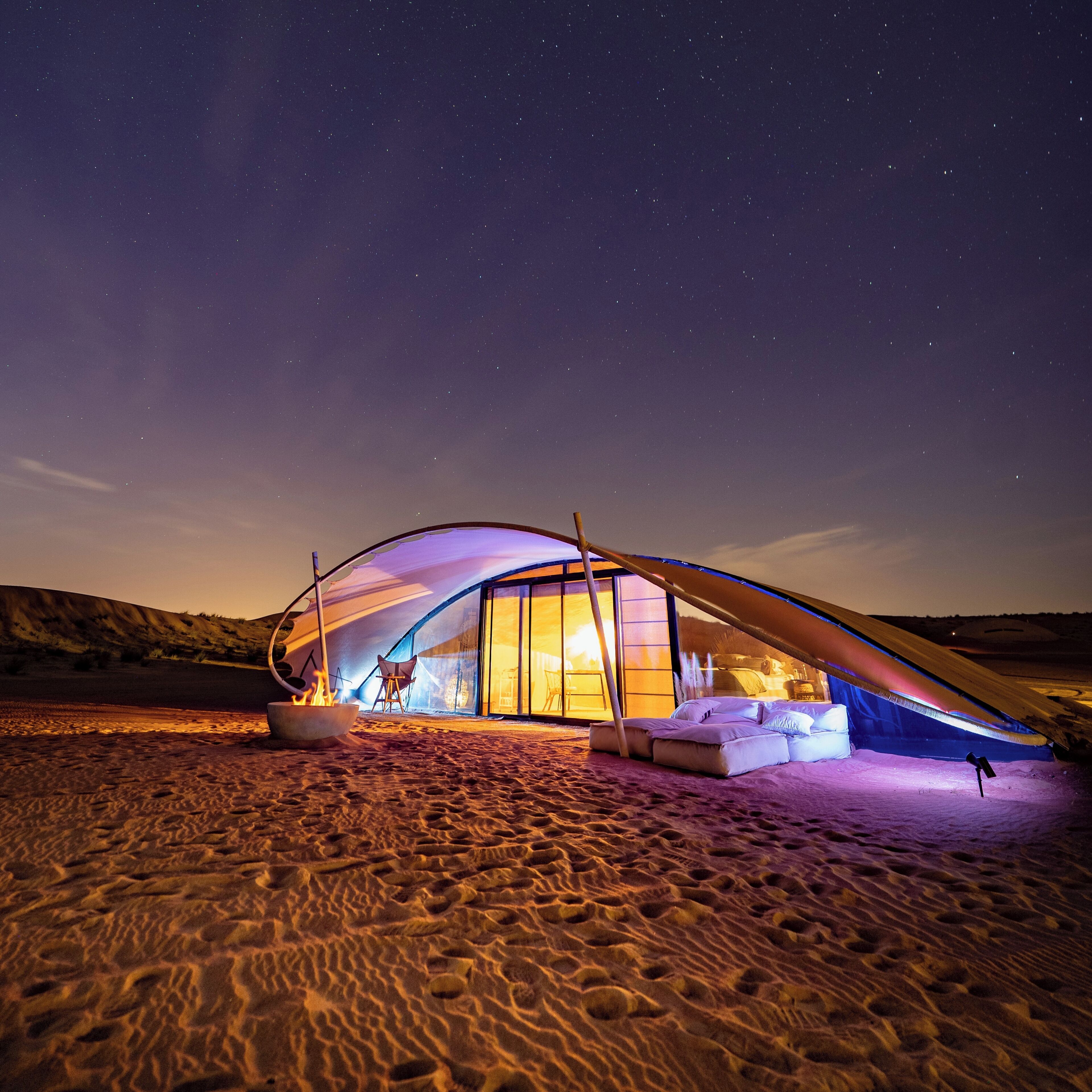 Suíte com design assinado, vista para o deserto | Praia