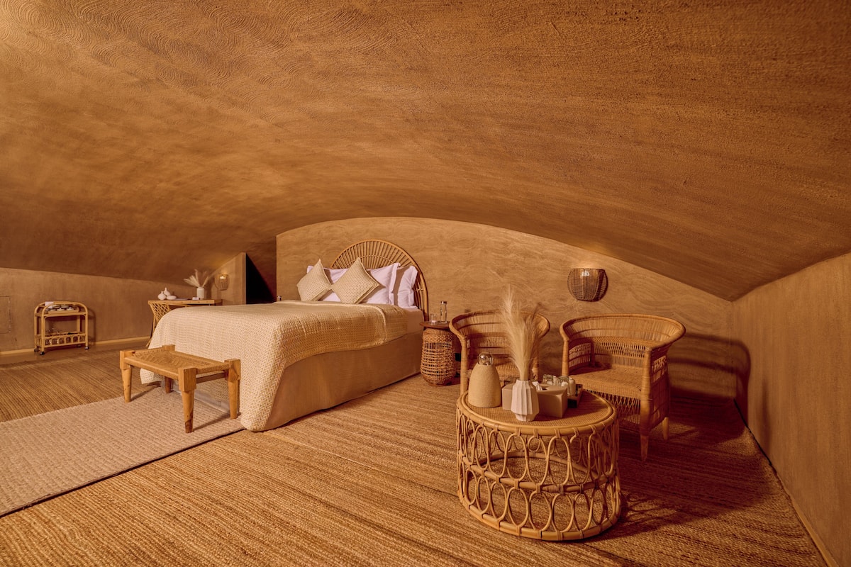 Signature Suite, Desert View | Desk, laptop workspace, WiFi (free)