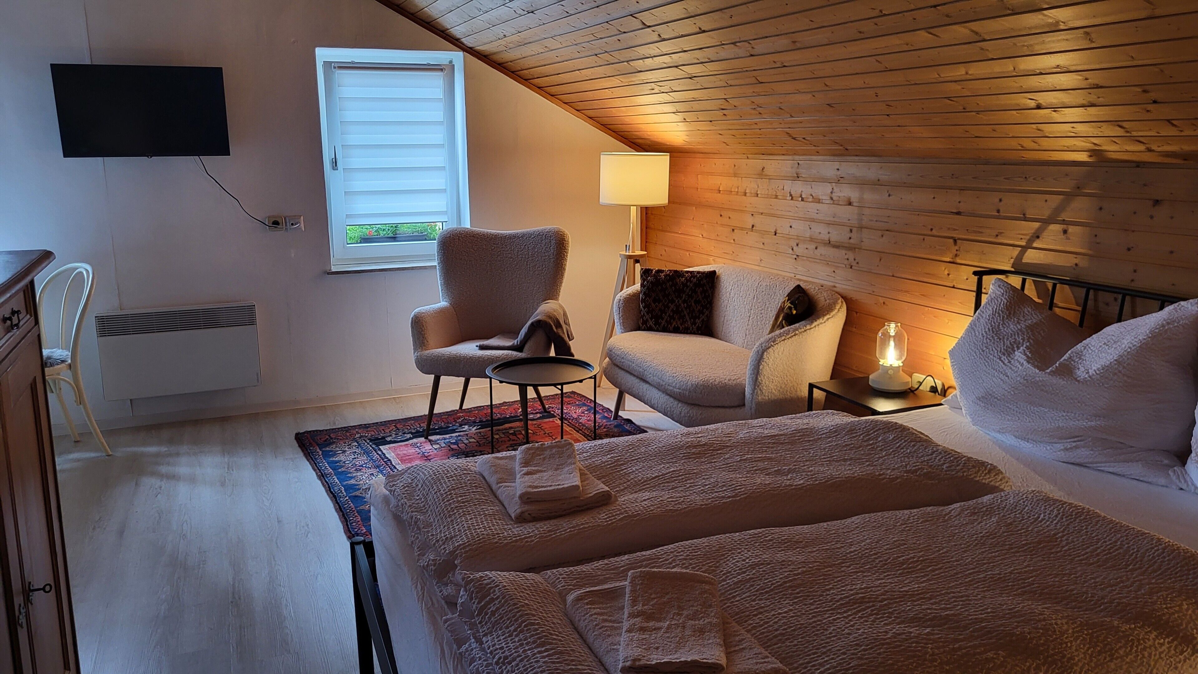 WiFi, bed sheets