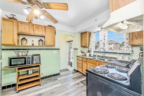 House, Patio | Private kitchen - The Cher e (Cincinnati)