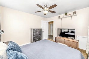 House, Patio | Iron/ironing board, WiFi (free) - The Cher e (Cincinnati)