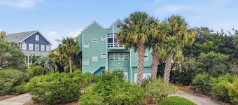 Steps from the ocean in Debordieu