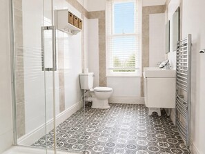 Hair dryer, towels - Victorian House | With Parking | Pets Allowed - Pass the Keys (Cheadle Hulme)