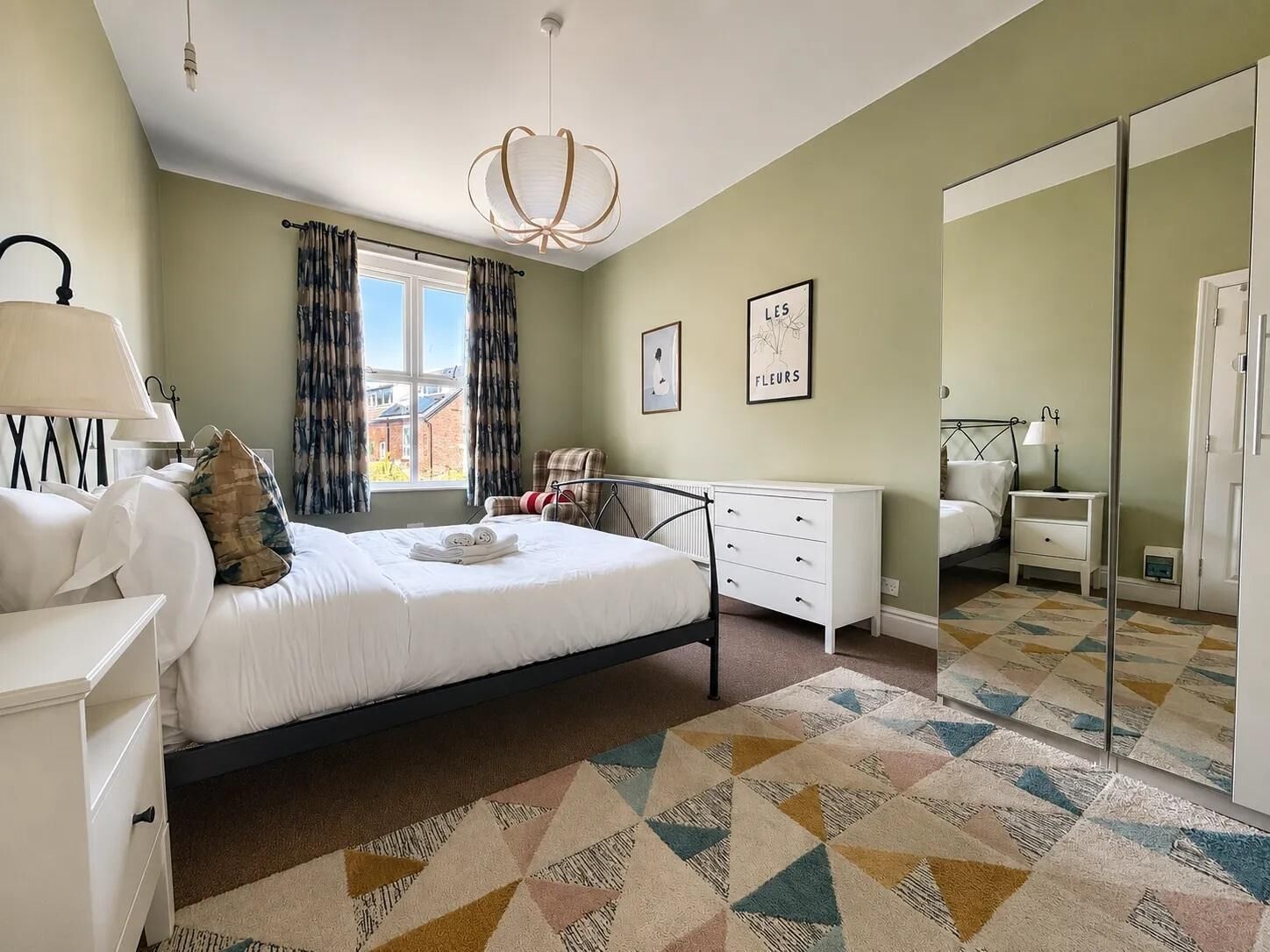 Iron/ironing board, free WiFi, bed sheets