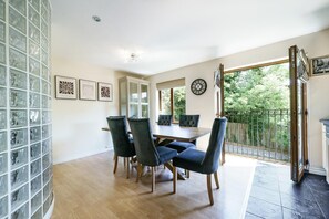 Dining - Beautiful 4BR Townhouse in Leafy Suburb - Pass the Keys (Belfast)