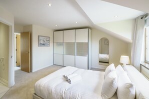 Room - Beautiful 4BR Townhouse in Leafy Suburb - Pass the Keys (Belfast)