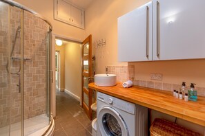 Bathroom - Rose Cottage | Hot Tub & Garden in Shropshire - Pass the Keys (Shifnal)