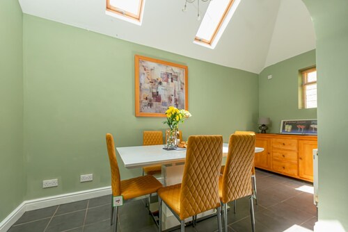 Rose Cottage | Hot Tub & Garden in Shropshire - Pass the Keys