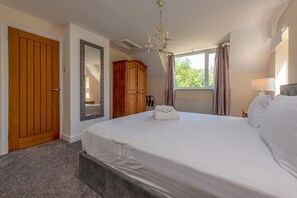 Room - Rose Cottage | Hot Tub & Garden in Shropshire - Pass the Keys (Shifnal)