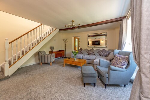 Rose Cottage | Hot Tub & Garden in Shropshire - Pass the Keys