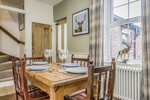 Dining - Number 2 Admiralty Cottages - Pass the Keys (Gosport)