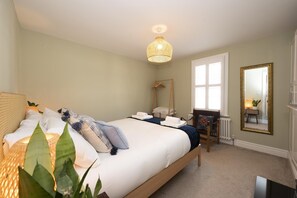 Room - Stylish Surbiton Home | 7-Min Walk to Station - Pass the Keys (Surbiton)