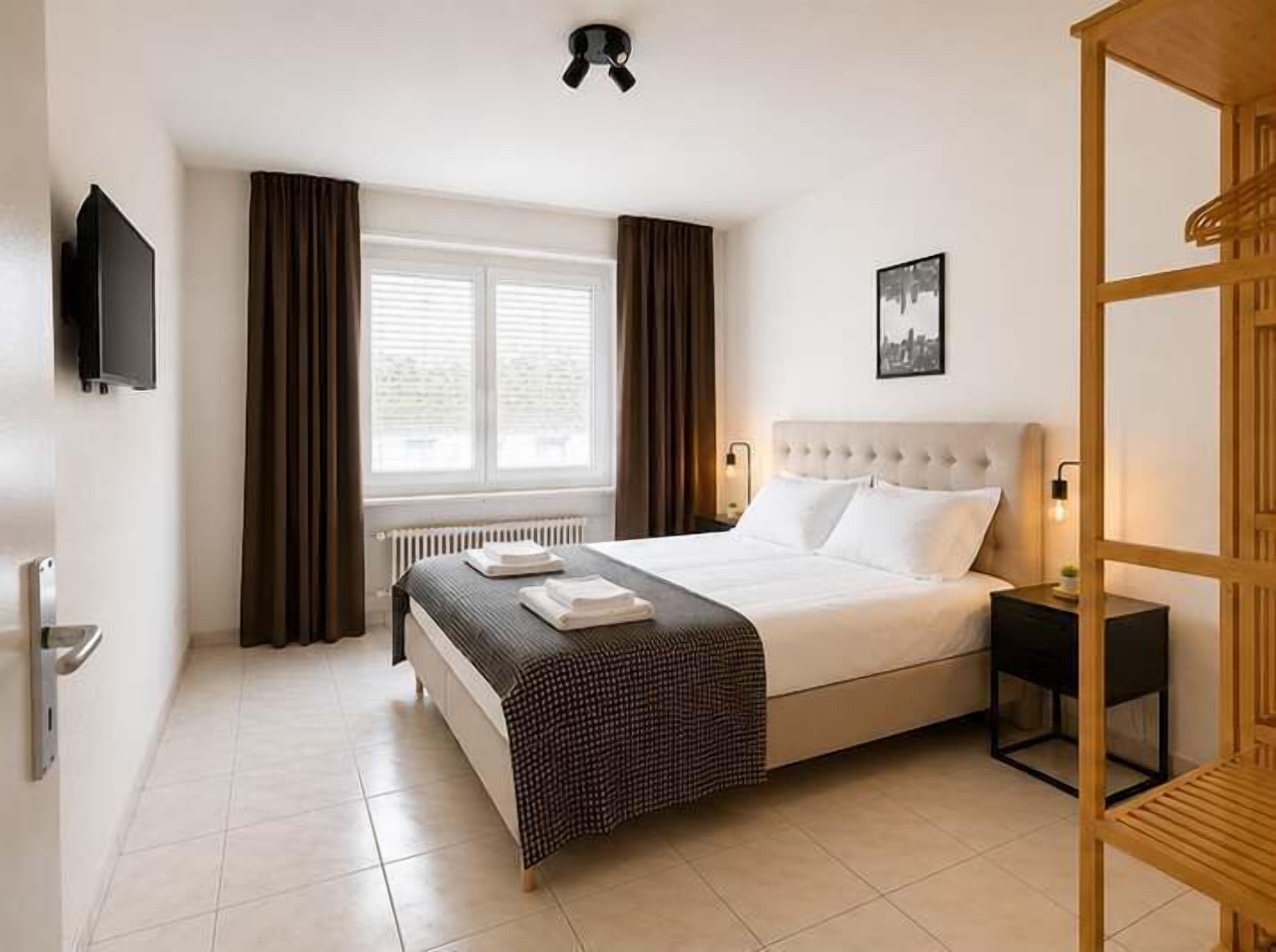 1 habitación, tabla de planchar con plancha, wifi y ropa de cama 