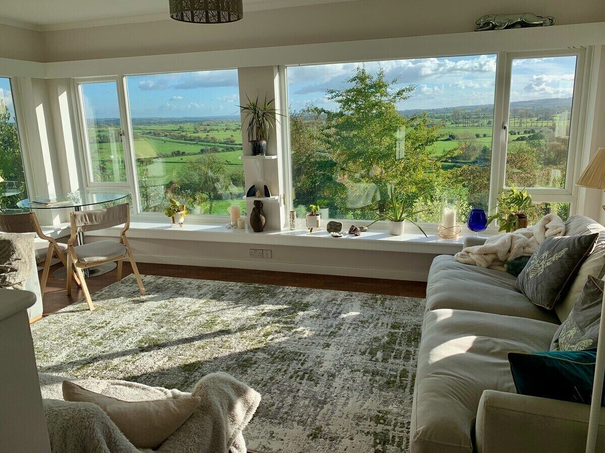 Sitting room with additional dining area