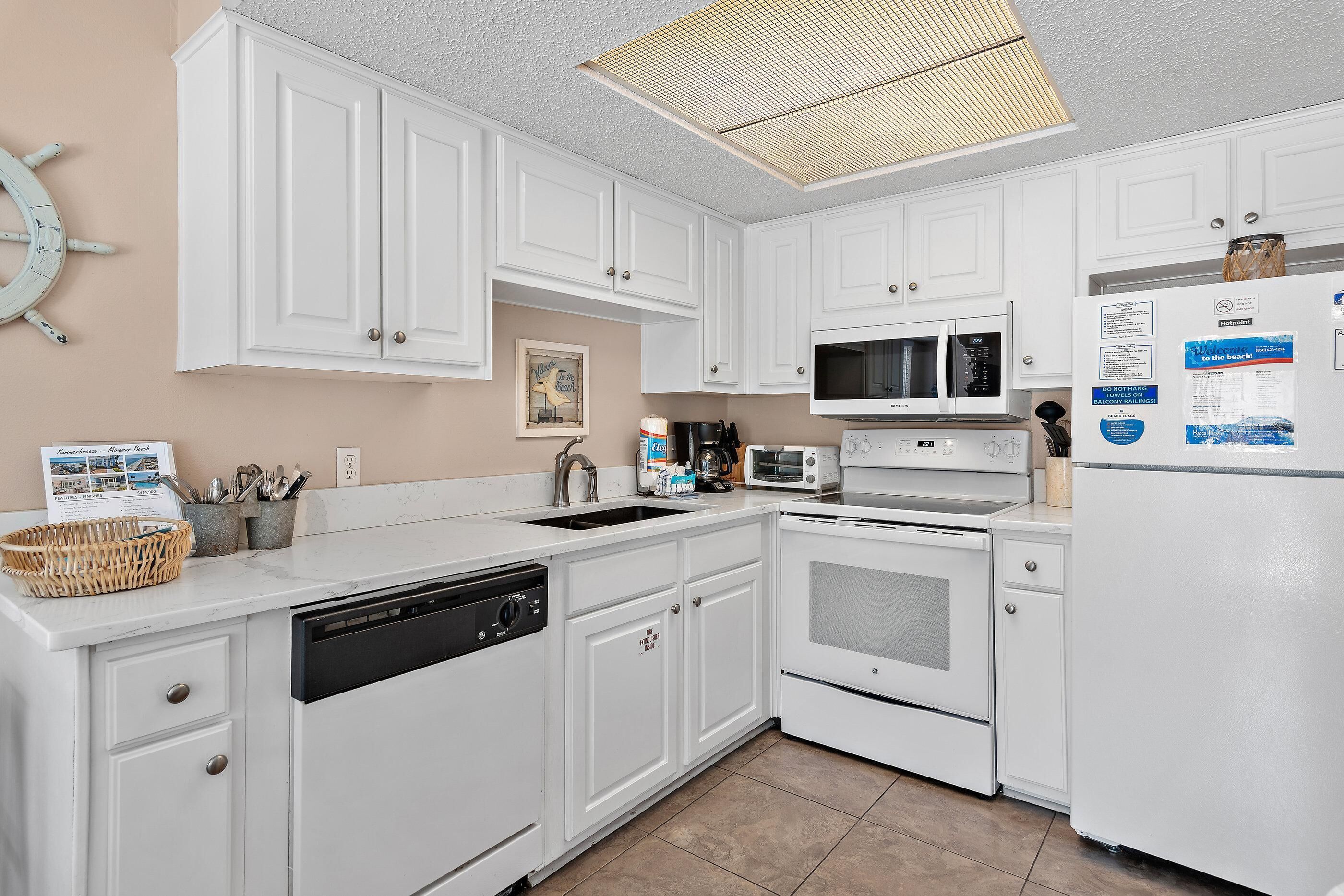 Condo, 1 King Bed with Sofa bed (Summer Breeze 112) | Private kitchen