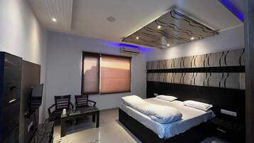 Deluxe Double Room, City View | Desk, WiFi (free)