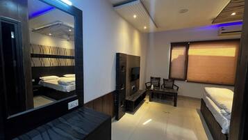 Superior Double Room, City View | Interior detail