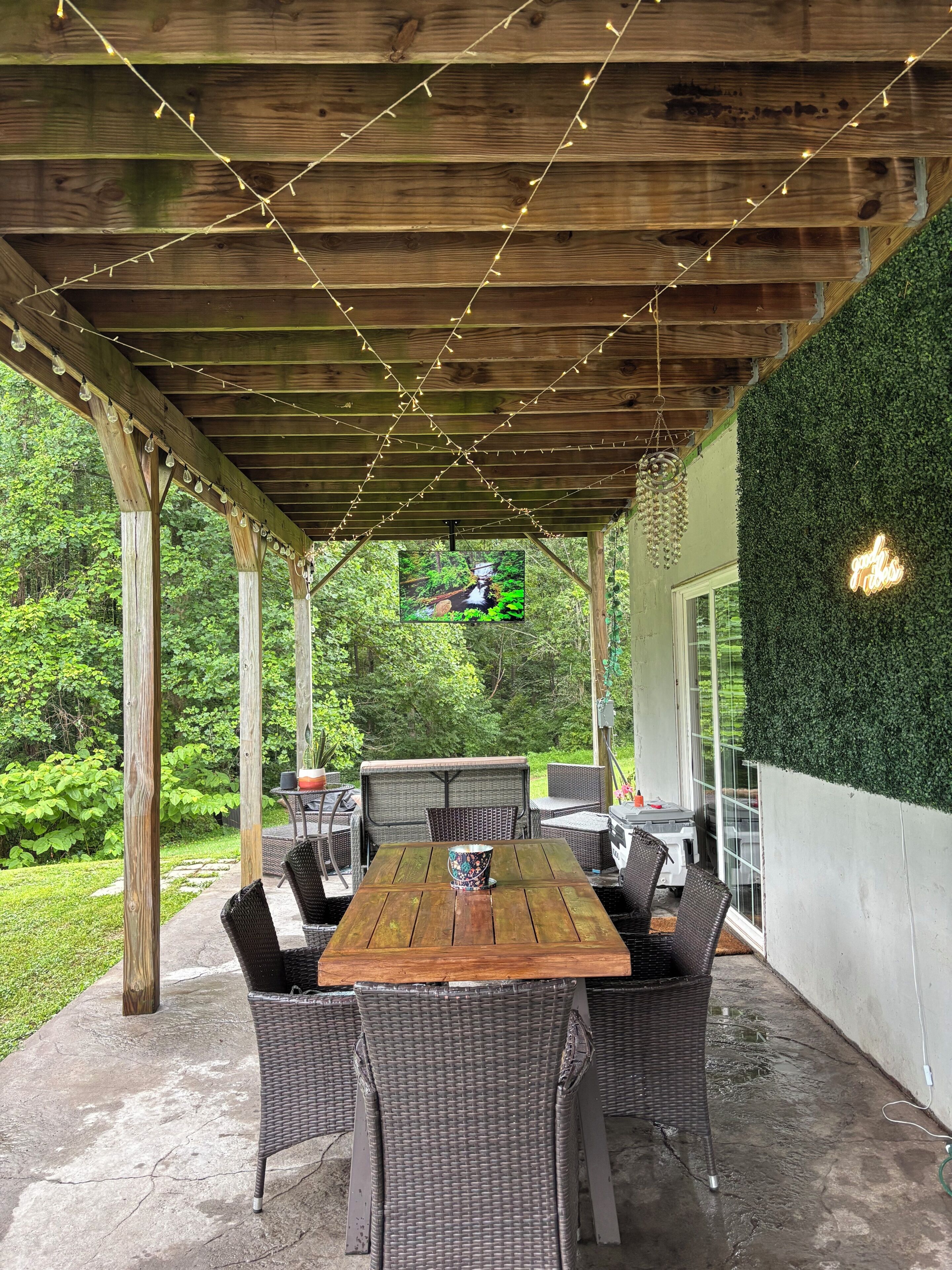 Outdoor dining