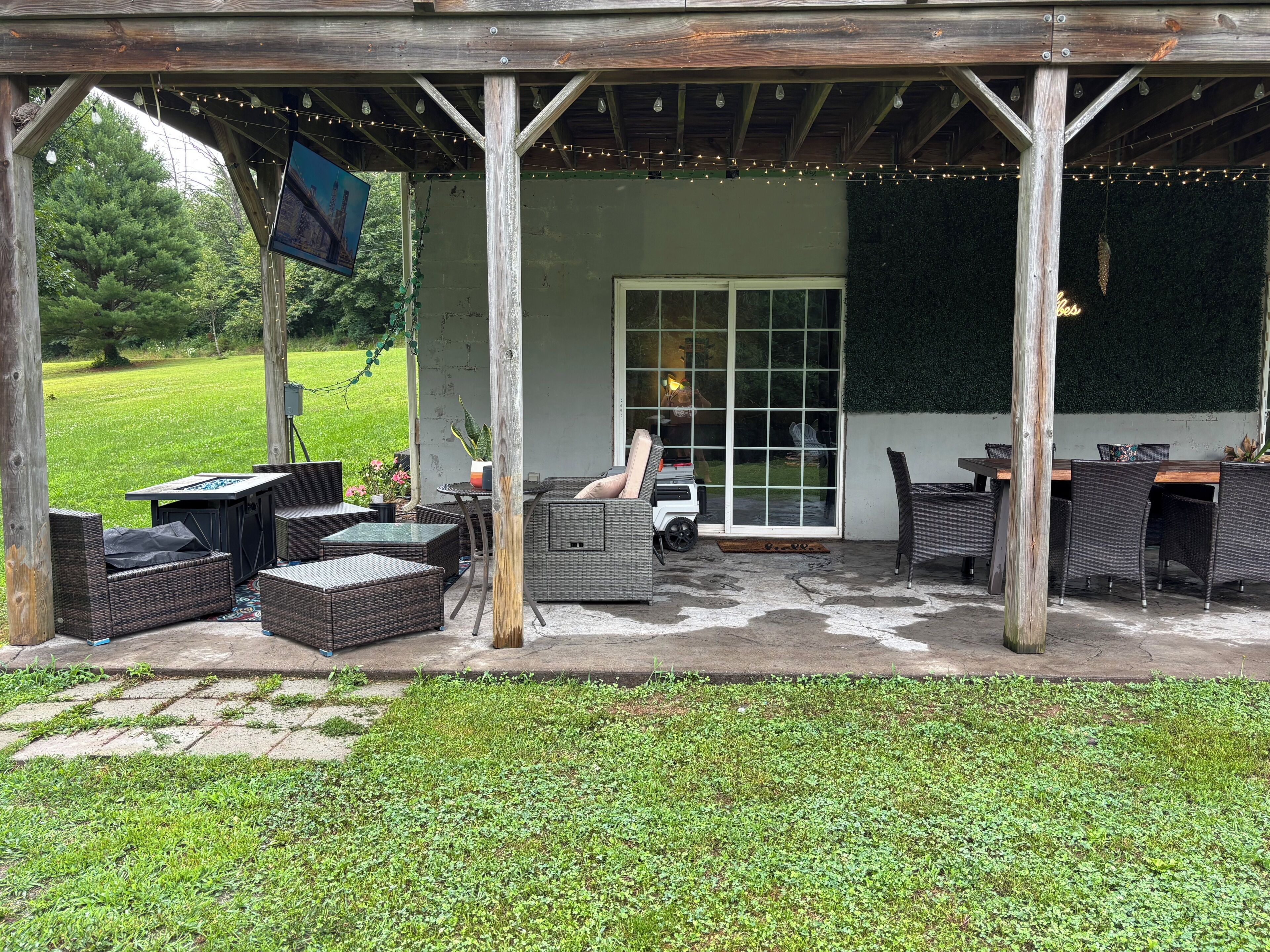 Outdoor dining