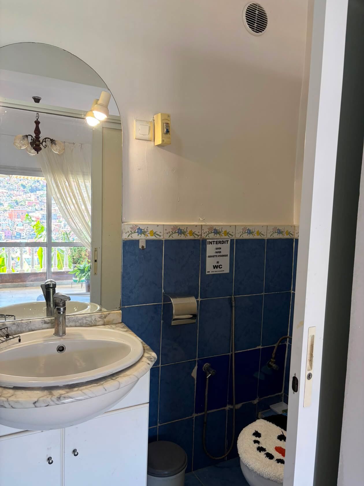 Handtücher, Seife, Toilettenpapier